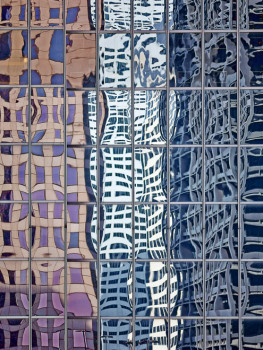 Andrea y Rob Stone, para su serie "City Reflections", inspirada en los abstractos reflejos de diferentes superficies reflectantes de la ciudad