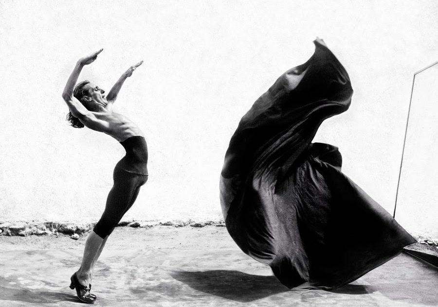Este sábado cierra la exposición fotográfica de Ruven Afanador Ángel Gitano: The Men of Flamenco inaugurada el pasado noviembre.