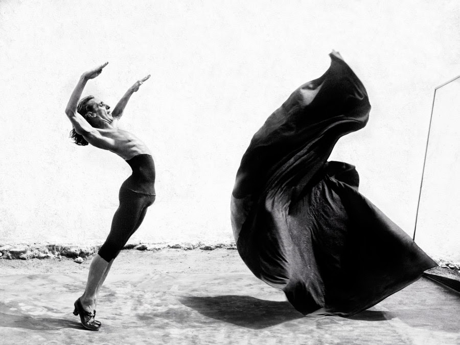 Este sábado cierra la exposición fotográfica de Ruven Afanador Ángel Gitano: The Men of Flamenco inaugurada el pasado noviembre.