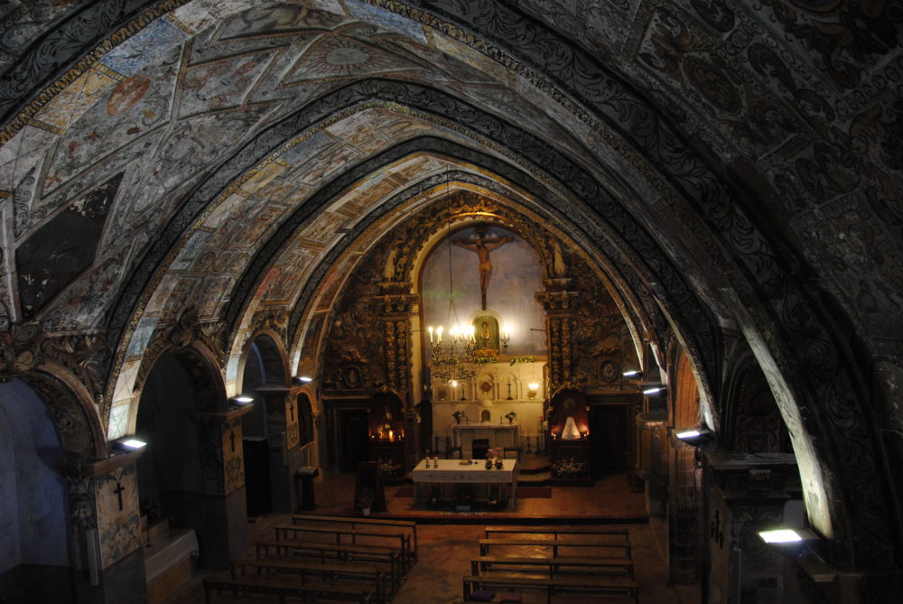 Vista del interior de la iglesia de Bordón, desde el coro